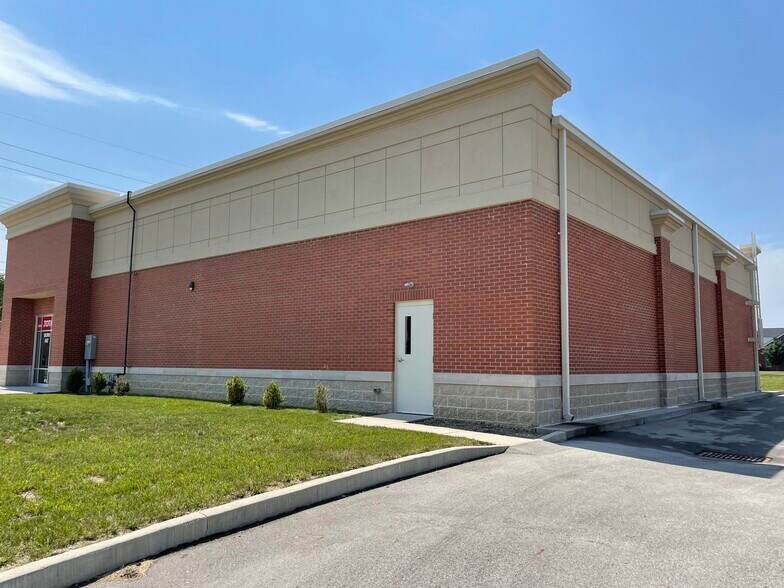 More Photos Of 10990 Allisonville Rd, Fishers Storefront For Lease
