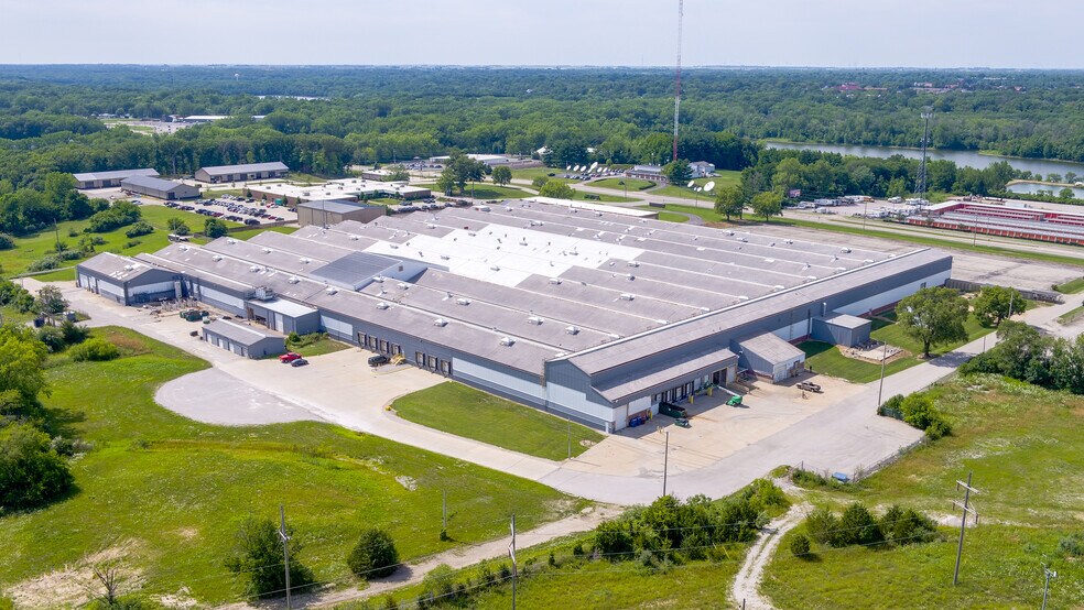 More Photos Of 625-701 S Side Dr, Decatur Manufacturing For Lease