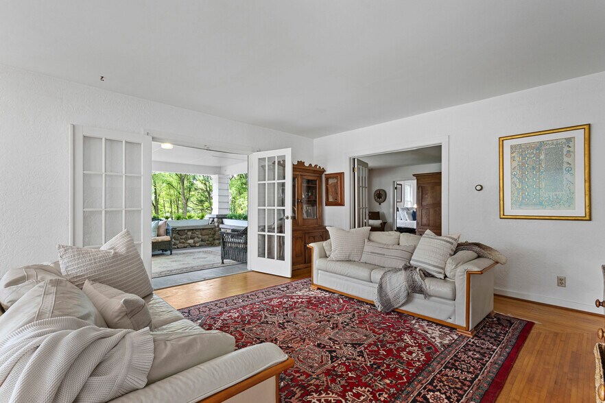 More Photos Of 540 North St, Green Lake Storefront Retail Residential For Sale