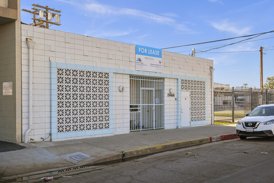 Primary Photo Of 15468 Cabrito Rd, Van Nuys Warehouse For Lease