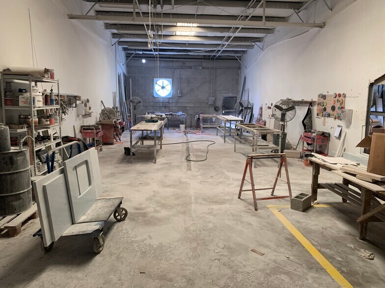 More Photos Of 859 W 13th Ct, Riviera Beach Warehouse For Lease