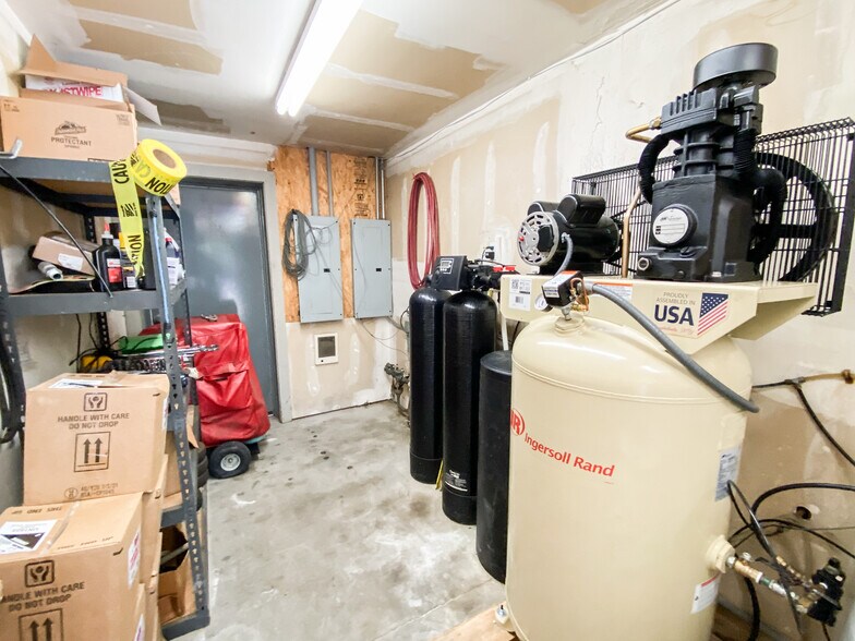 More Photos Of 2450 10th St, Baker City Carwash For Sale