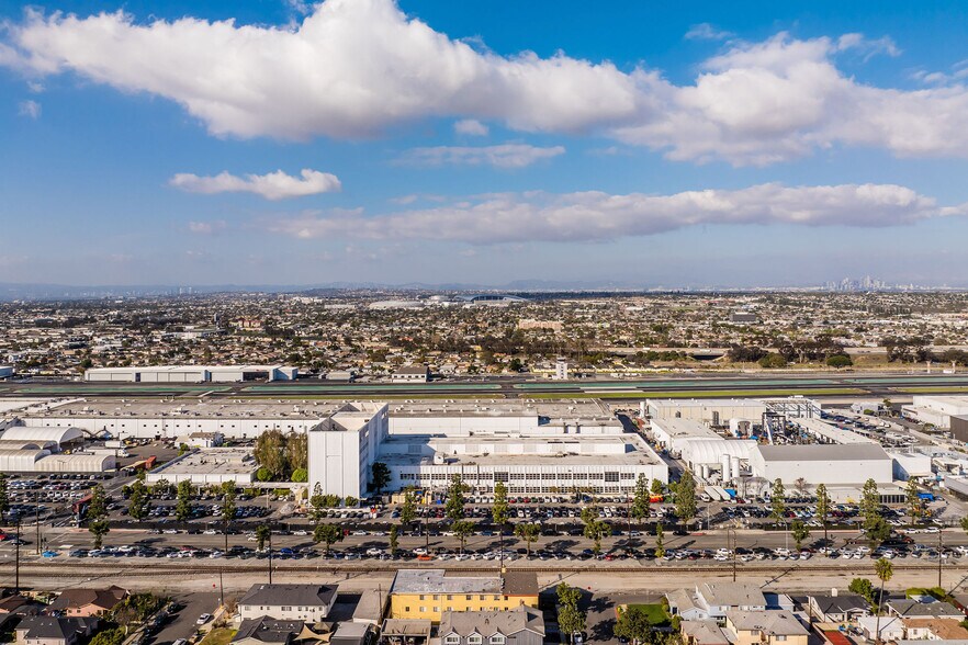 More Photos Of 12501 Kornblum Ave, Hawthorne Apartments For Sale