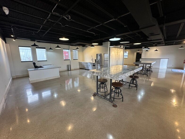 More Photos Of 125-137 Chambeau Rd, Fort Wayne Warehouse For Sale