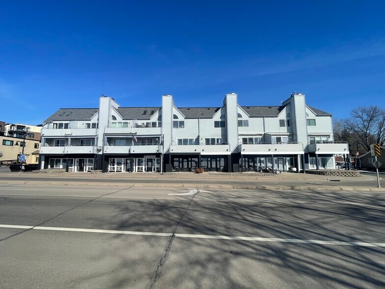 Primary Photo Of 4000-4016 Shoreline Dr, Spring Park, Spring Park Storefront Retail Residential For Lease
