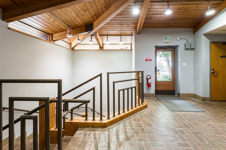 More Photos Of 90 Asheland Ave, Asheville Medical For Sale