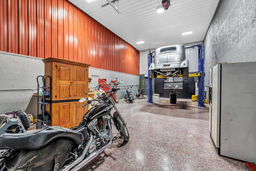 More Photos Of 5254 County Road R, Denmark Service For Lease