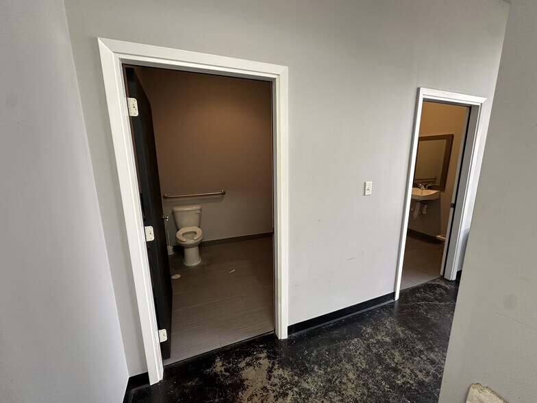 More Photos Of 1403 Highway 6, Sugar Land Medical For Lease