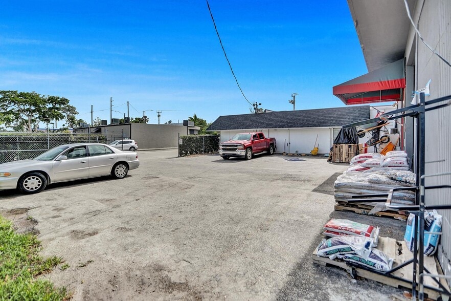 More Photos Of 4343 N Andrews Ave, Fort Lauderdale Storefront Retail Office For Sale