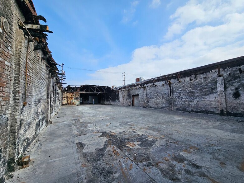 More Photos Of 3011 S Main St, Los Angeles Land For Sale