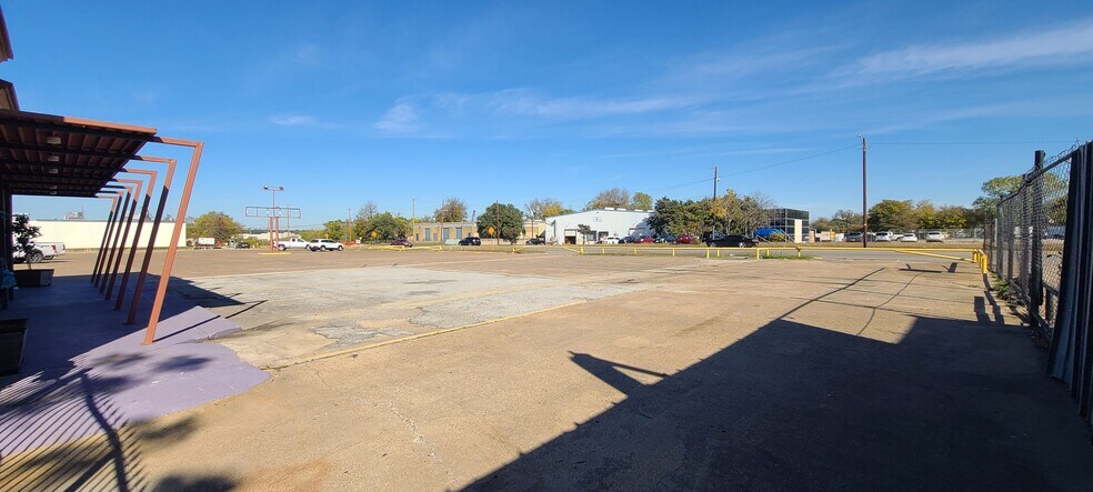 More Photos Of 5520 Military Pky, Dallas Industrial For Sale