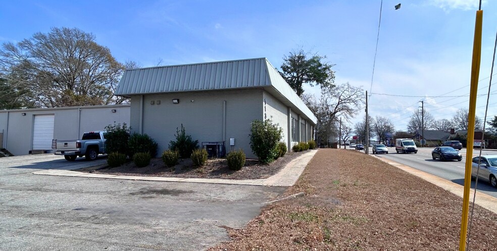 More Photos Of 1130 Broad River Rd, Columbia Showroom For Lease