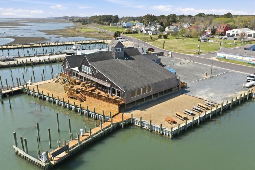 More Photos Of 17 Atlantic Ave, Wachapreague Restaurant For Sale