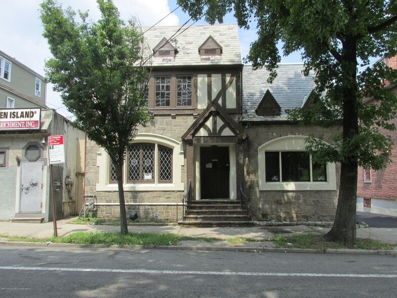 Primary Photo Of 187 Victory Blvd, Staten Island Storefront Retail Office For Lease