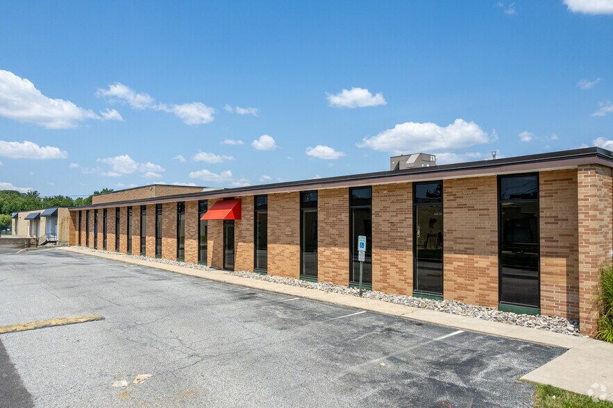 More Photos Of 2080 Springdale Rd, Cherry Hill Showroom For Lease