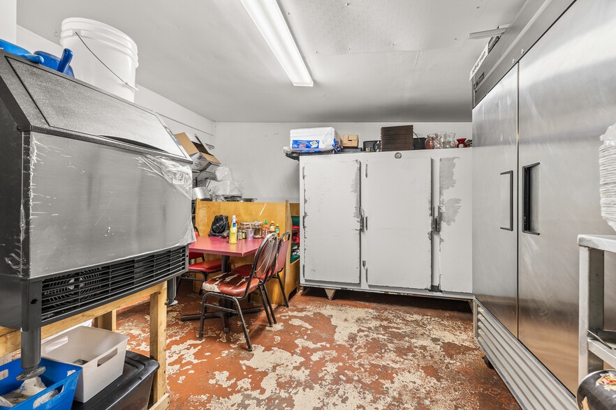 More Photos Of 6569 Cameron Ave, Vesper Restaurant For Sale