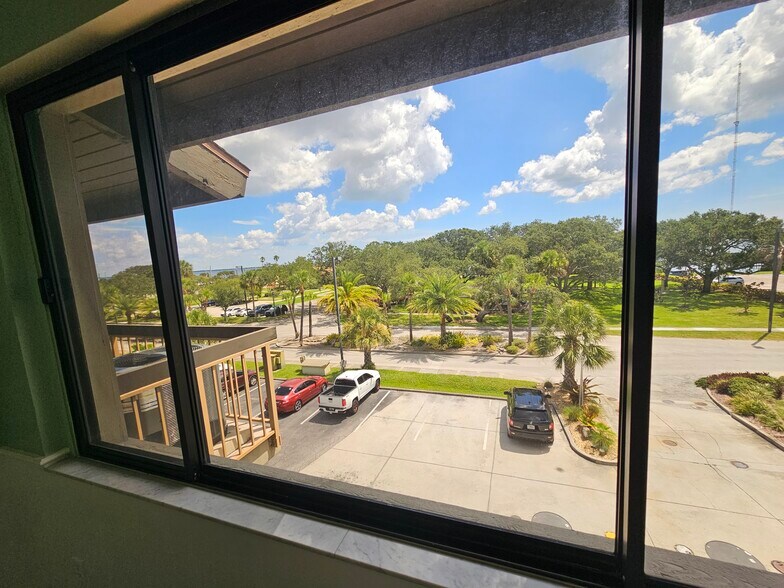 More Photos Of 2210 S Front St, Melbourne Office For Lease