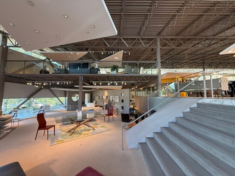 More Photos Of 8330 S Colorado Blvd, Littleton Freestanding For Sale