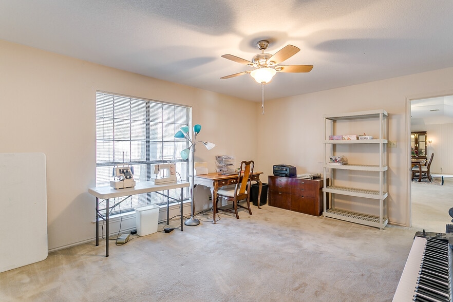 More Photos Of 3433 E Highway 199, Springtown Flex For Sale