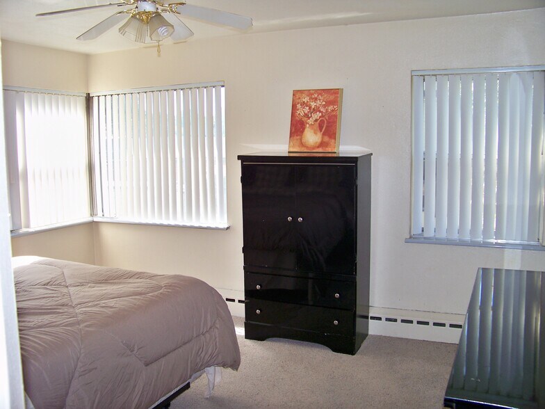 More Photos Of 1101 Washington Ave, Alton Apartments For Sale