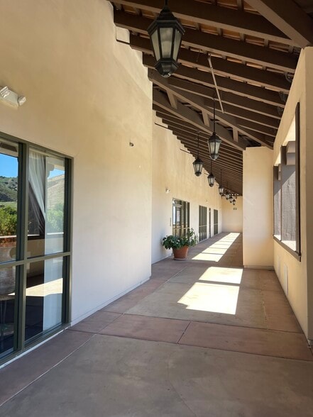 More Photos Of 26527-26351 Agoura Rd, Calabasas Storefront For Lease