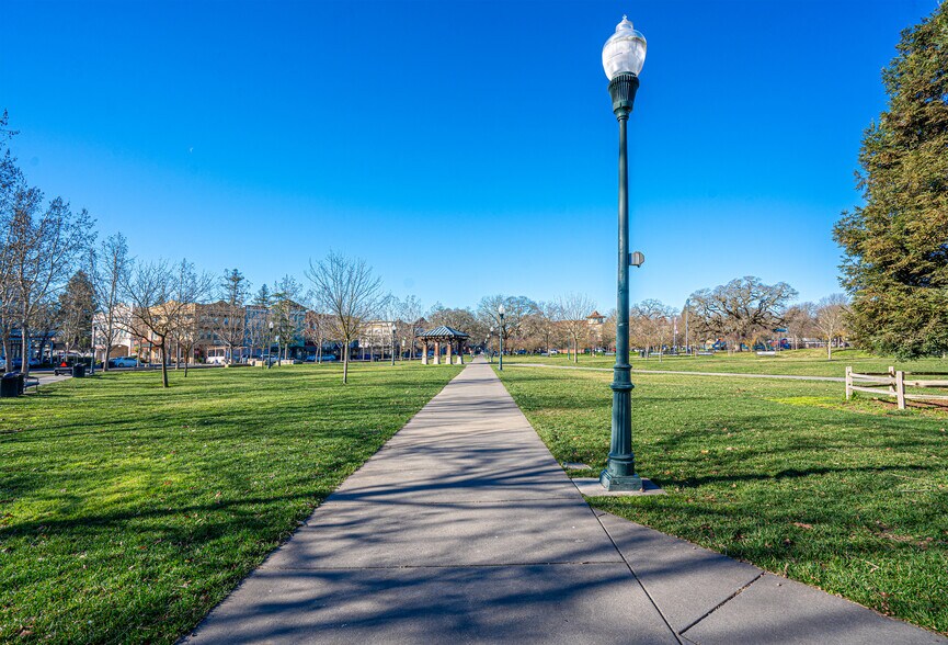 More Photos Of 9071 Windsor Rd, Windsor General Retail For Lease