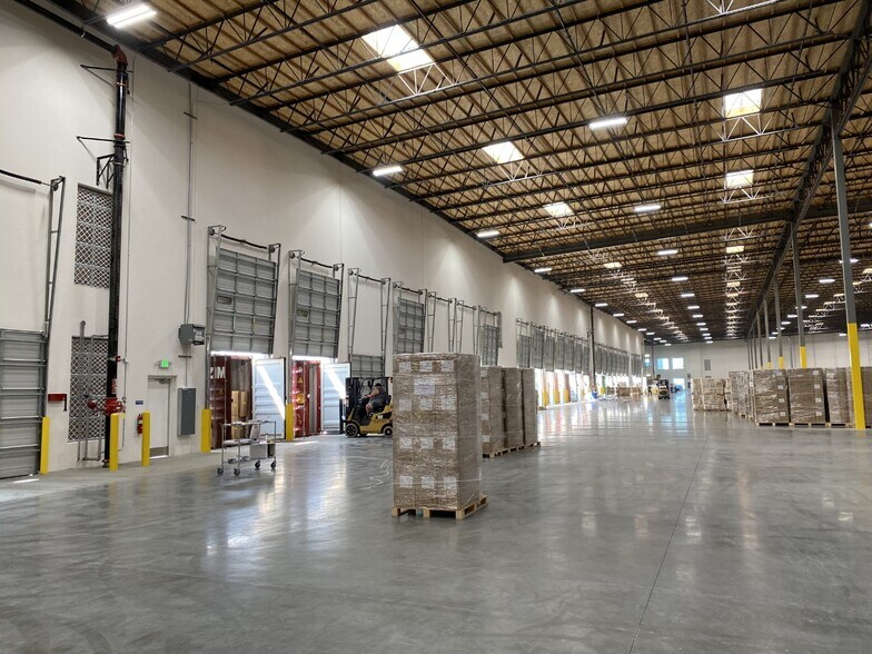 More Photos Of 4200-4250 Shirley Ave, El Monte Distribution For Lease