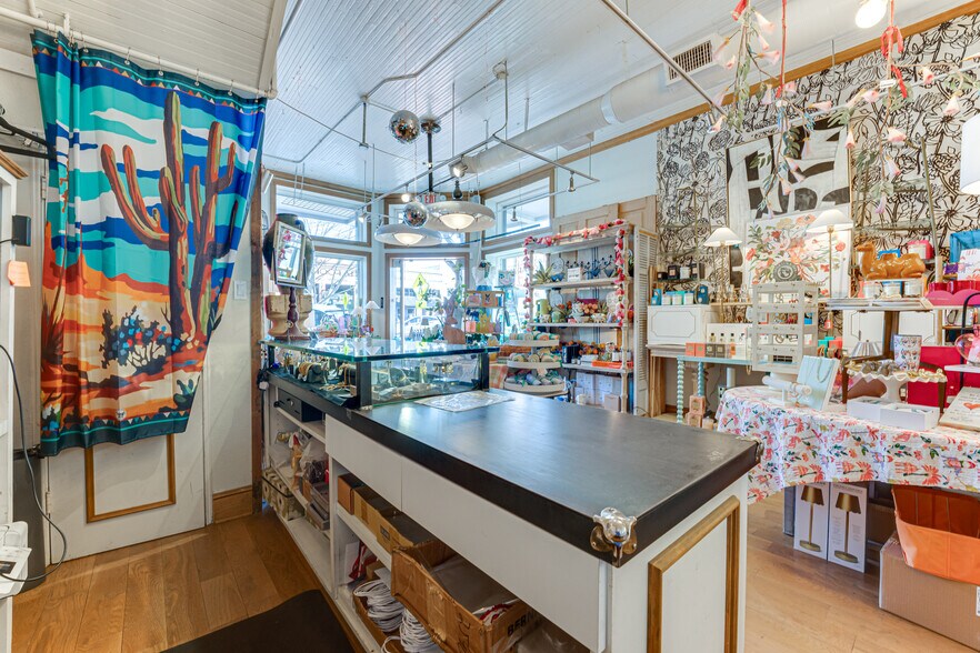 More Photos Of 1008 E 15th St, Plano Storefront Retail Office For Sale