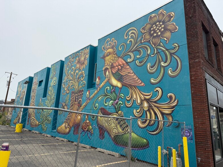 More Photos Of 214-218 Main St, Johnson City Storefront For Lease