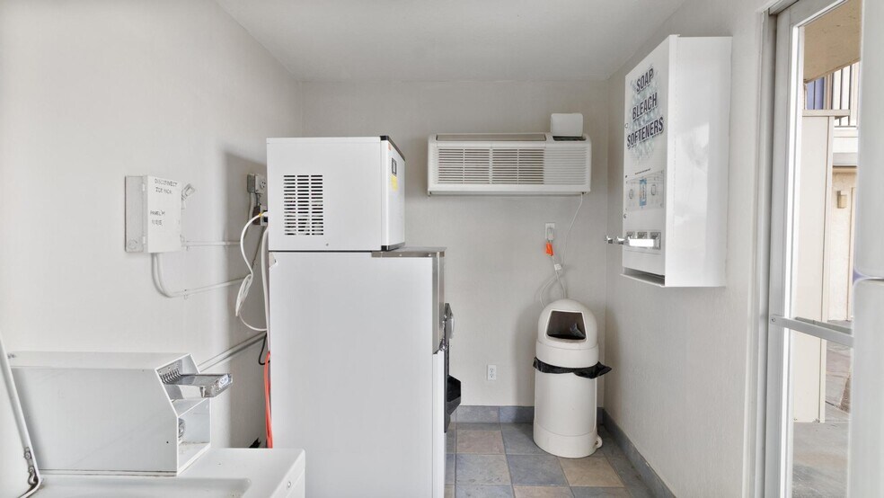 More Photos Of 1561 6th St, Wells Hotel For Sale