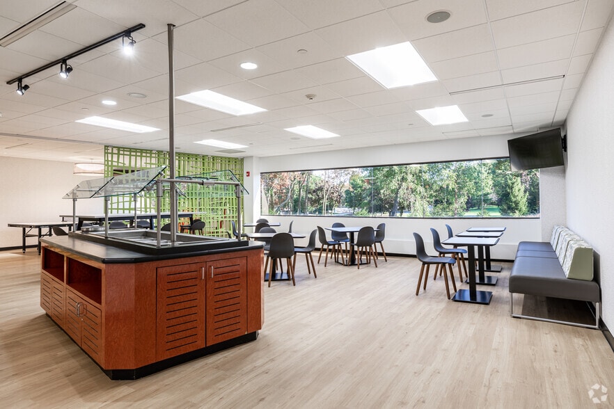 More Photos Of 7 Becker Farm Rd, Roseland Office For Lease