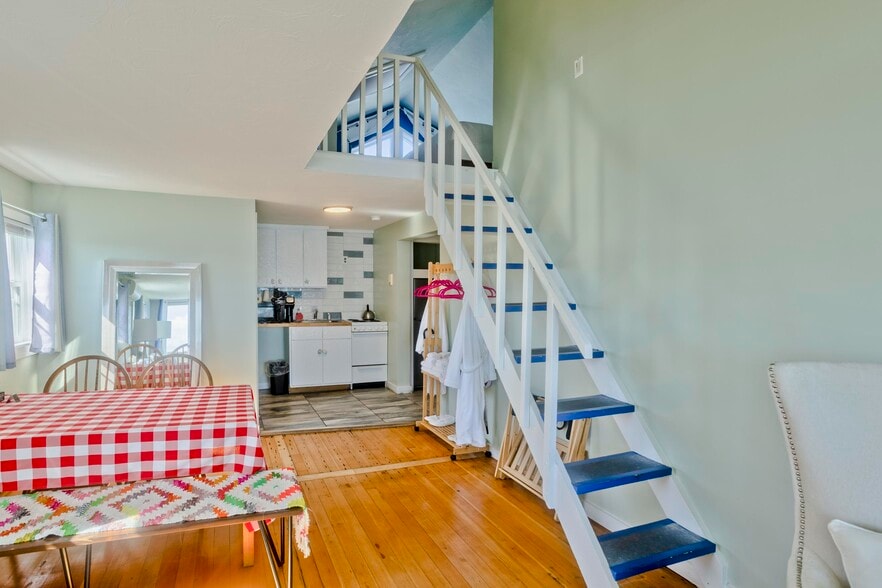 More Photos Of 265 Commercial St, Provincetown Flex For Sale