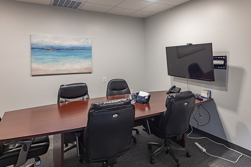 More Photos Of 2528 Wesley St, Johnson City Office For Sale