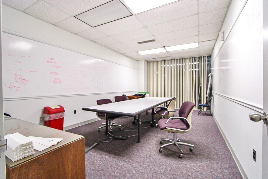 More Photos Of 2 Elm St, Windsor Locks Office For Lease