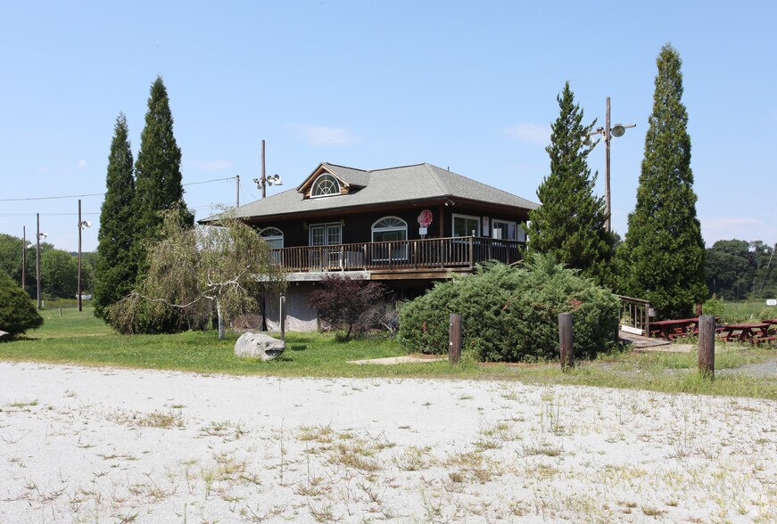 Primary Photo Of 15 Hospital Rd, Monson Golf Course Driving Range For Sale