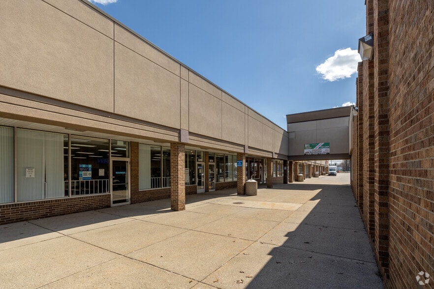 More Photos Of 6006-6144 N Wayne Rd, Westland General Retail For Lease