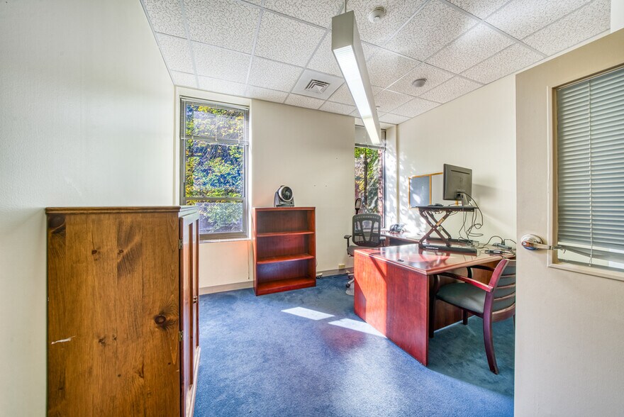 More Photos Of 99 Middle St, Manchester Office Residential For Sale