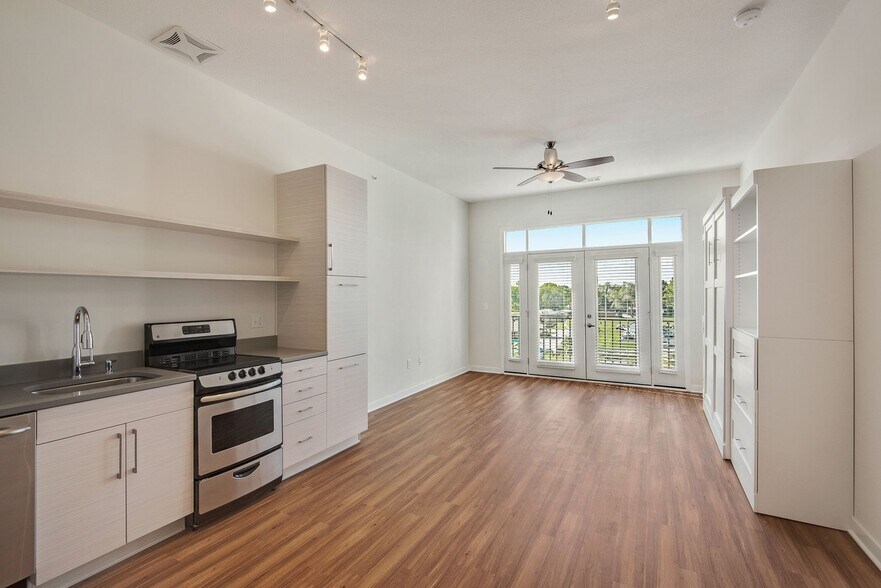 More Photos Of 8045 Metcalf Ave, Overland Park Apartments For Lease