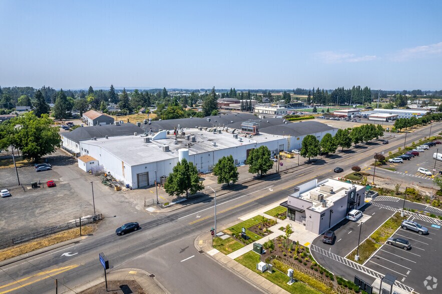 More Photos Of 811 N 1st St, Silverton Industrial For Sale