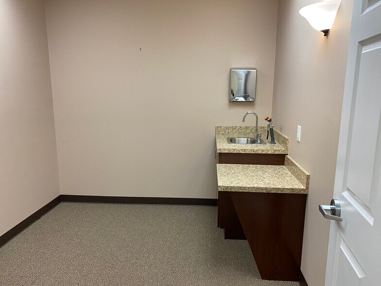 More Photos Of 1500 Oglethorpe Ave, Athens Medical For Lease