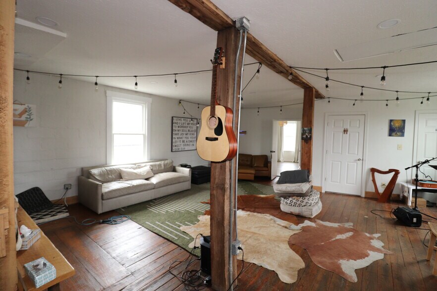 More Photos Of 139 S Broadway St, Blanchester Storefront Retail Residential For Sale