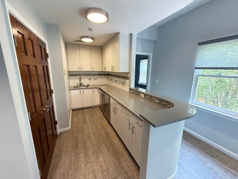 More Photos Of 4200 Evergreen Ln, Annandale Medical For Sale