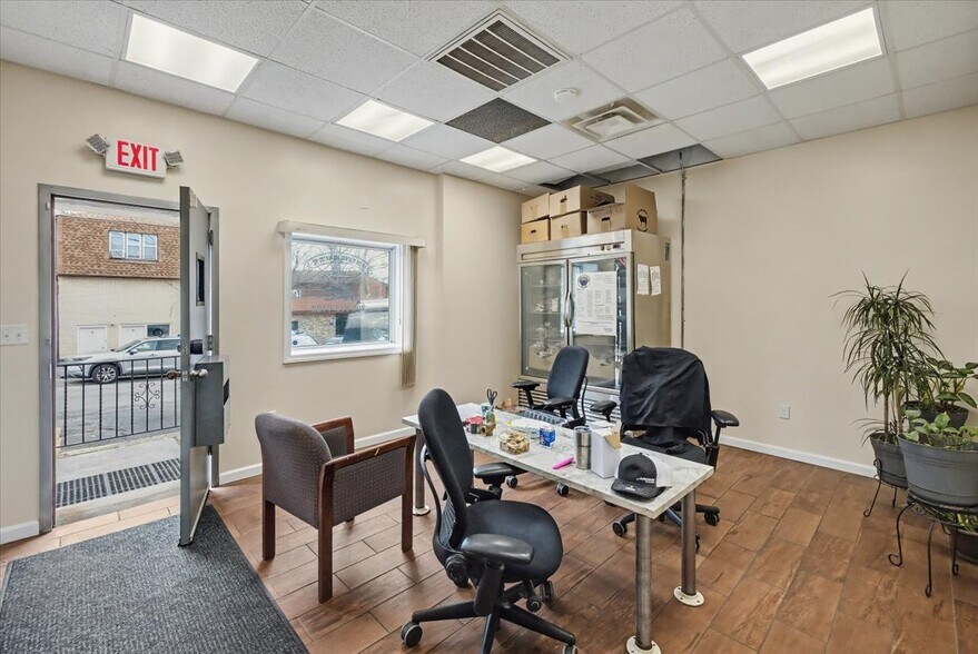 More Photos Of 17 Vreeland St, Lodi Office For Sale