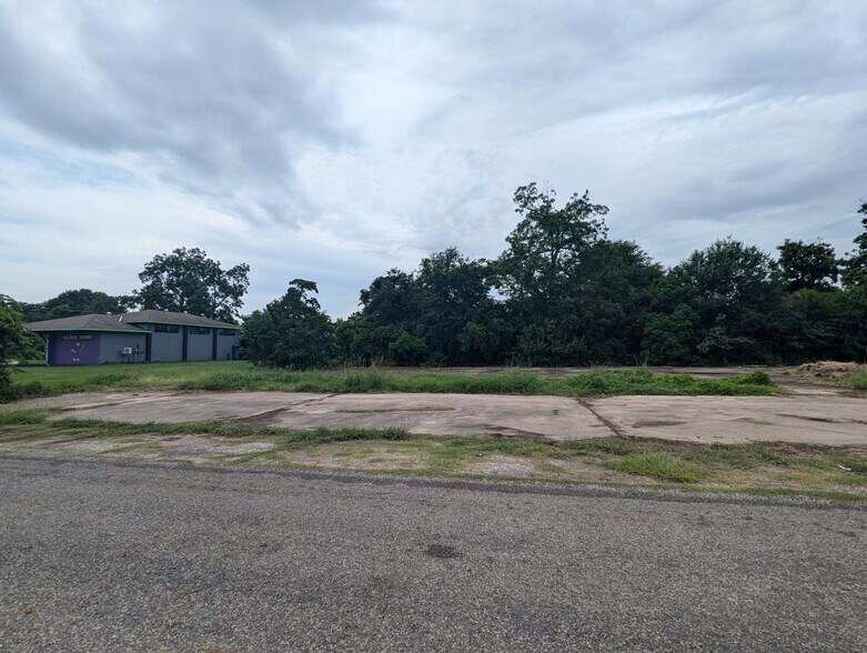 More Photos Of 6131 Jefferson Blvd, Groves Land For Sale