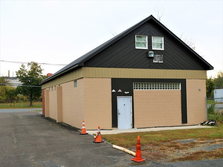 More Photos Of 1523 Parkway Ave, Ewing Showroom For Lease
