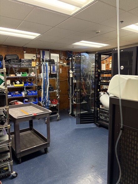 More Photos Of 5 Dan Rd, Canton Manufacturing For Lease