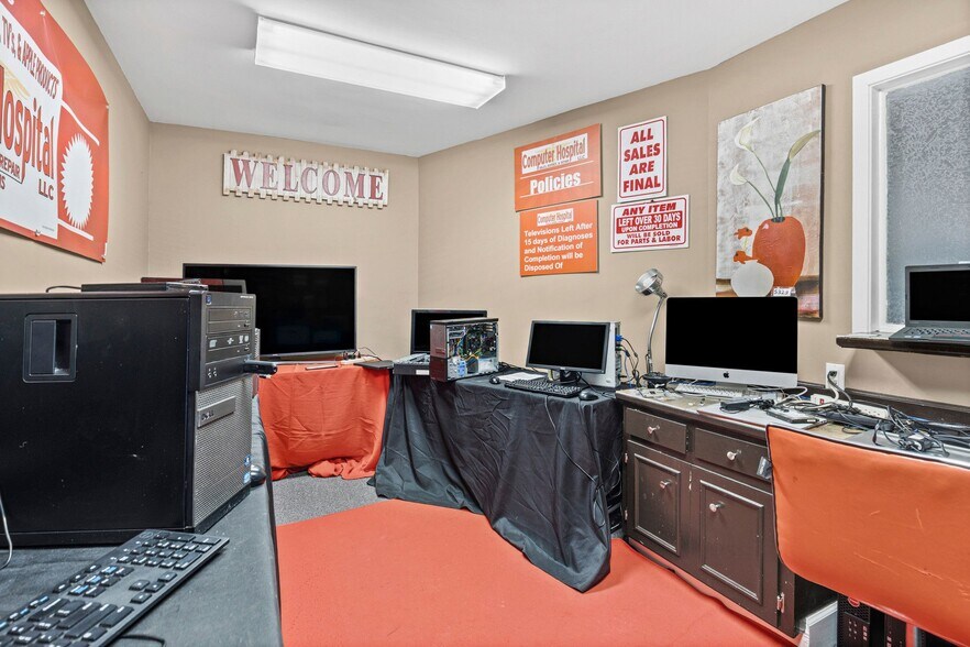 More Photos Of 3512 Godwin Ct, Mobile Medical For Sale