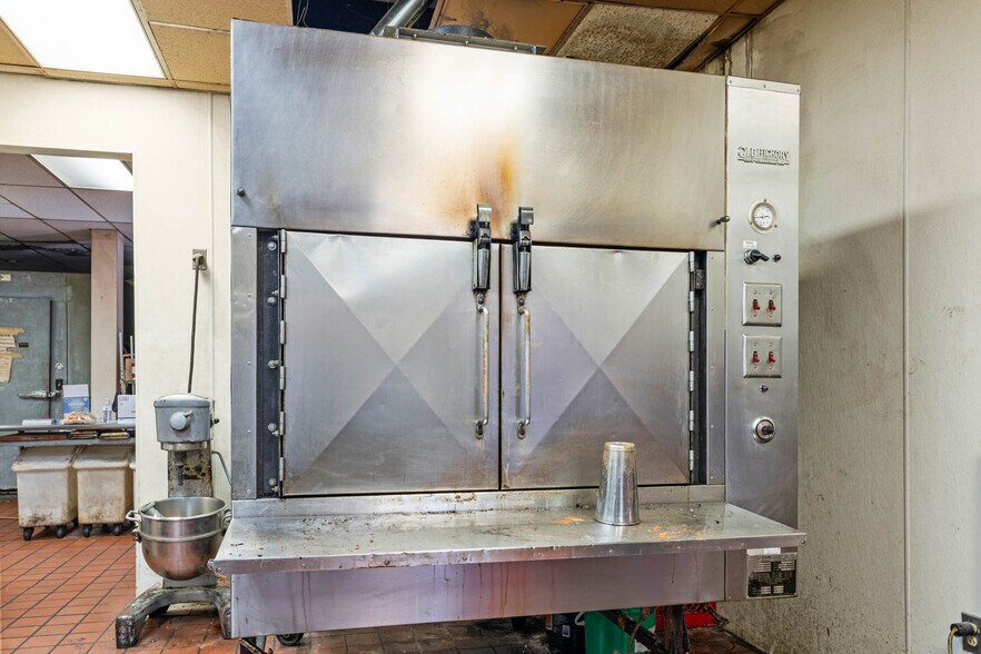 More Photos Of 20 Center St, Batavia Restaurant For Sale