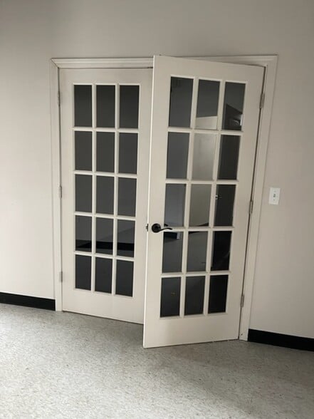 More Photos Of 4314-4320 Rochester Rd, Royal Oak Unknown For Lease