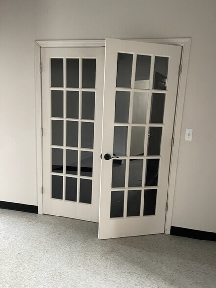 More Photos Of 4314-4320 Rochester Rd, Royal Oak Unknown For Lease